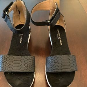 Sports sandals size 6.5